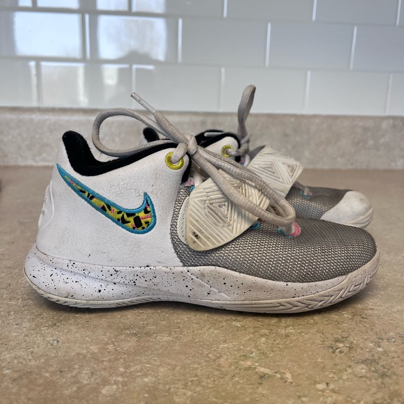 Kyrie Flytrap 3, Boys sneakers, white size 13C - Picture 1 of 10